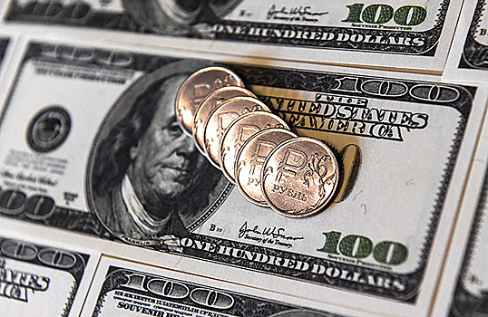 Рубль сохраняет стабильность, несмотря на снижение нефти