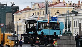 Опубликовано новое видео с падением автобуса в Мойку