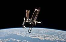 Возвращающийся на Землю экипаж МКС перешел на "Союз" и закрыл люки