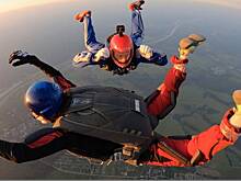 Два сальто, и парашют открыт: как школьница из Москвы выполняет акробатические трюки в воздухе