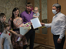 Молодая семья из Кстовского района получила жилищный сертификат от администрации