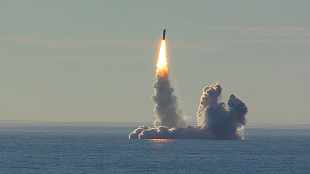 Сразу четырьмя ракетами «Булава»: кадры рекордного удара с подлодки «Юрий Долгорукий»
