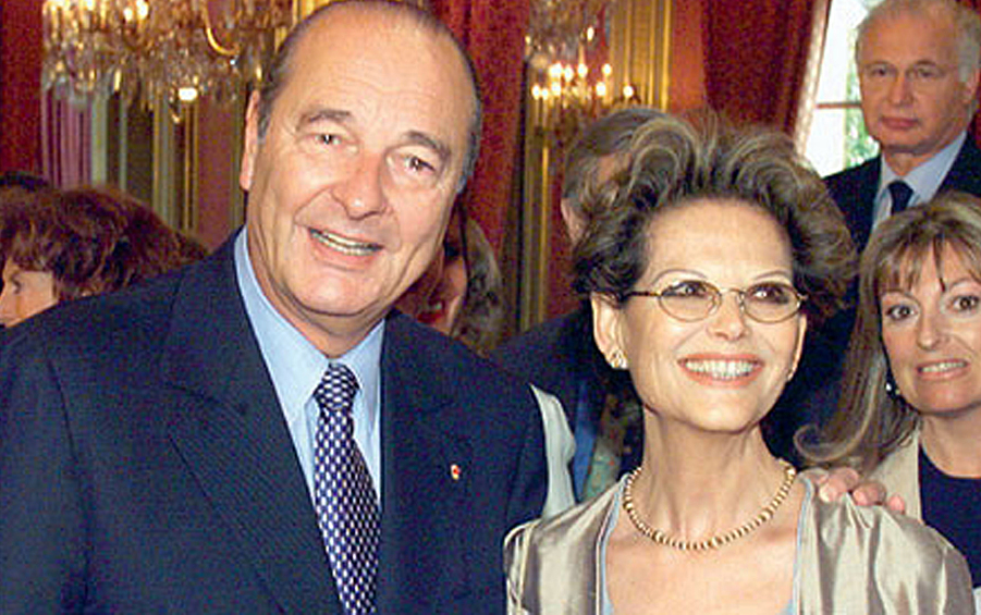 Жак Ширак ((президент Франции с 1995 по 2007 год) - один из рекордсменов среди политиков по количеству любовниц. В длинном донжуанском списке экс-главы Пятой республики фигурирует и знаменитая итальянская актриса Клаудиа Кардинале
