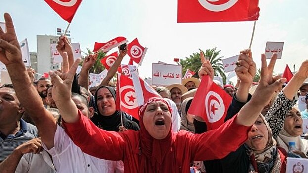 Внутренняя нестабильность и внешние силы грозят Тунису новым переворотом