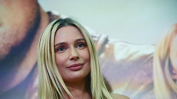 Звезда «Универа» опубликовала ролик в прозрачном топе