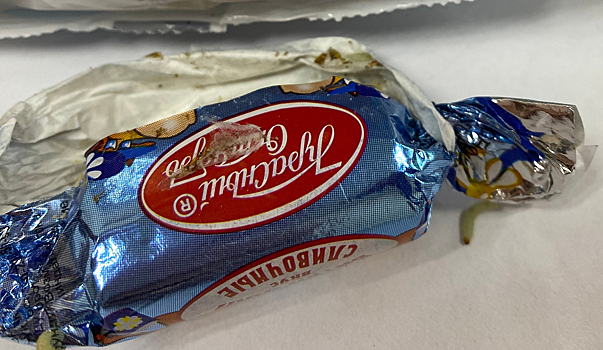 «Почта России» отреагировала на инцидент с червивыми конфетами в почтовом отделении Салехарда