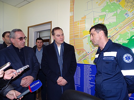 Артём Здунов посетил станции скорой помощи Махачкалы и Каспийска