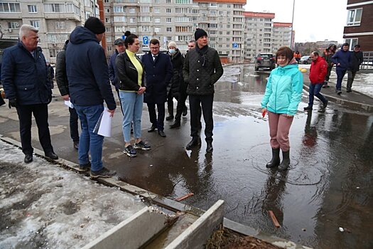 Дворы на улице Советской в Ижевске подтопило растаявшим снегом со стадиона «Зенит»
