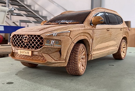 Видео: из деревянного бруса сделали точную копию Hyundai Santa Fe