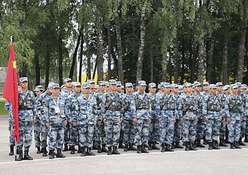 Участники «Десантного взвода» поздравили китайскую делегацию с Днем образования Народно-освободительной армии Китая