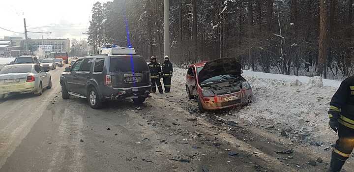 На Амундсена разбились три иномарки: с места ДТП в больницу увезли ребёнка