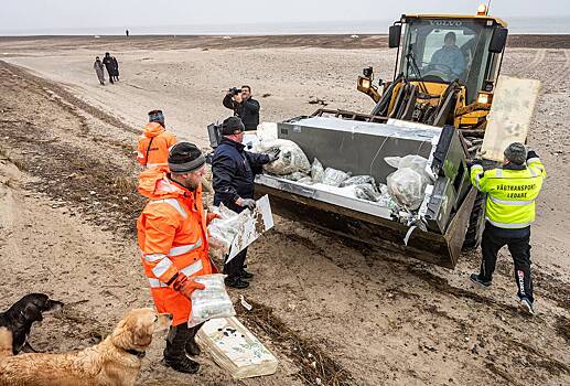 Тысячи ботинок выбросило на пляжи европейской страны
