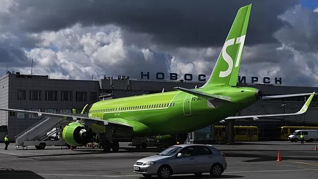 Самолет повредил шасси при посадке в Новосибирске