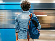 Просят показать личные вещи в метро — насколько это законно