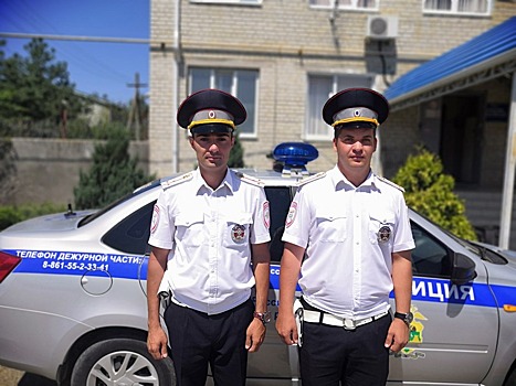 На Кубани полицейские помогли экстренно доставить в больницу ребенка с ожогом ноги