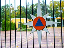 В пригороде Владивостока самосвал снес надземный пешеходный переход