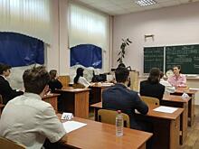 Курские школьники сдают ЕГЭ по русскому языку