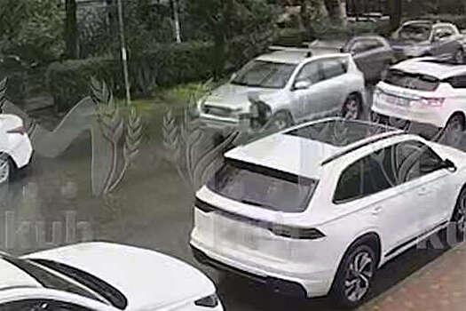 В Сочи на видео попало, как школьник отлетел от удара Toyota