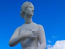 В Петергофе Венере сломали пальцы