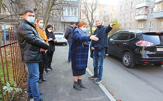 Мэр Рязани проверила благоустройство двора и ремонт дороги