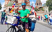 Испанец проехал 6000 км до России на велосипеде ради ЧМ. Он бросил жену и продал дом
