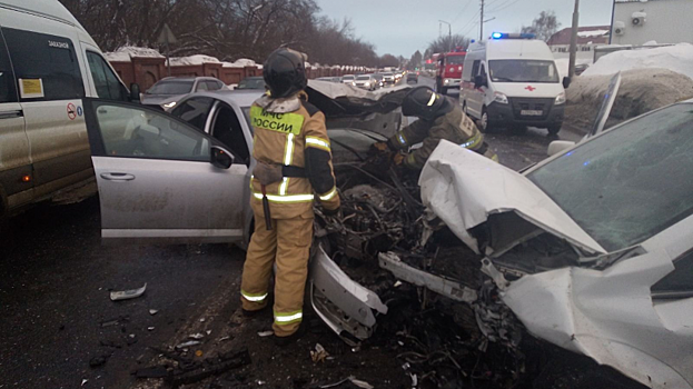 В массовом ДТП у старого саратовского кладбища пострадали три человека