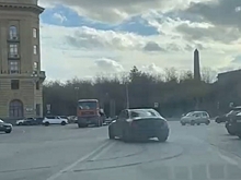 25-летний мужчина устроил дрифт на площади Павших Борцов в Волгограде