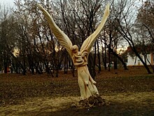 Деревянная фигура ангела с младенцем на руках появилась в Самаре