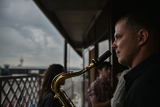 Атмосфера золотой джазовой лихорадки воцарится в «Аптекарском огороде» в Москве 18 июня