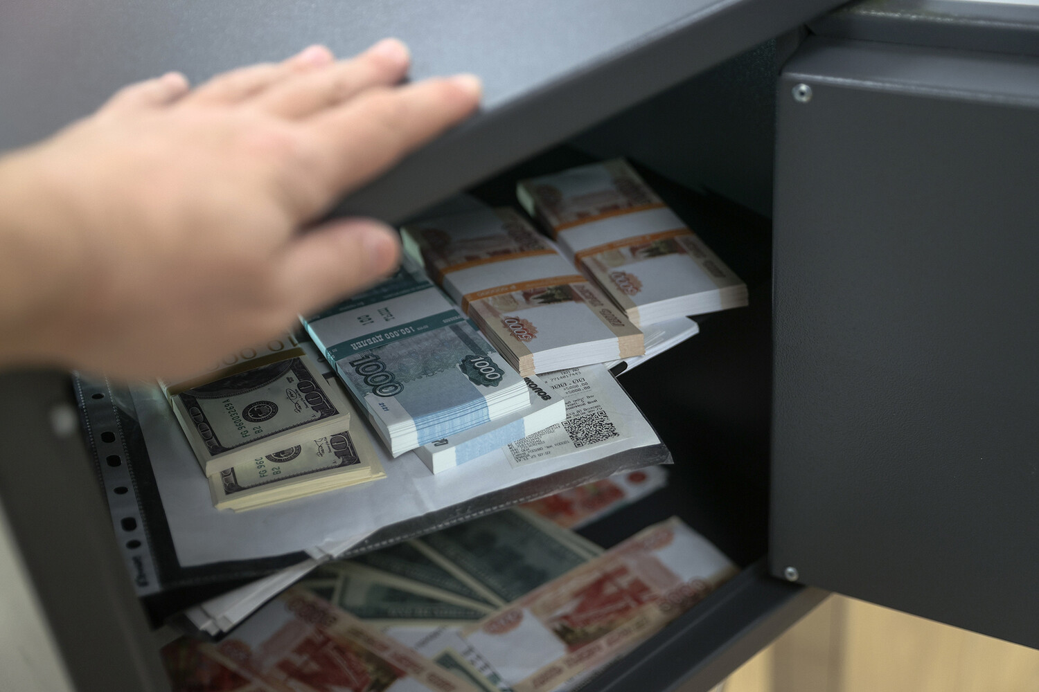 В Петербурге неизвестный на миллион рублей ограбил офис в бизнес-центре