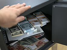 Неизвестный взломал сейф и вынес более 1 млн рублей из офиса в Петербурге