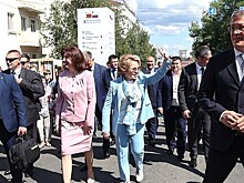 Матвиенко и Кочанова оценили новинки техники на Форуме регионов в Уфе