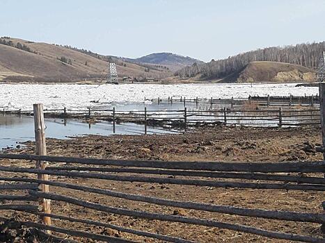 Жители села Кайдалово сообщили о затоплении из-за ледяного затора