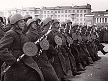 Второй парад в СССР 7 ноября 1941 года: чем он так удивил иностранцев