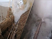 Гейзеры забили в 1-м переулке Костычева в Новосибирске