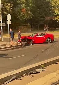 Появилось видео с места аварии Ferrari и Lexus в Москве