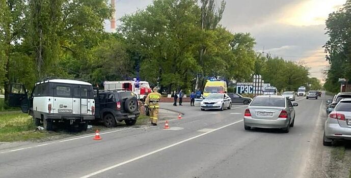 &quot;Буханка&quot; протаранила Chevrolet Niva под Новочеркасском