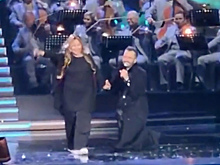 Денис Клявер встал на колени перед Анитой Цой: певица отметила 55 лет