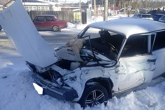 В Шадринске цементовоз въехал в ВАЗ