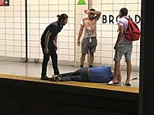 В Канаде ищут неизвестного, спасшего слепого в метро