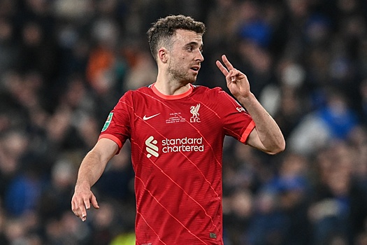 Похороны через 10 дней после свадьбы: вдова погибшего в страшном ДТП футболиста Жоты разрыдалась возле морга