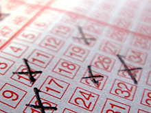 Австралиец нашел старый лотерейный билет на миллион долларов