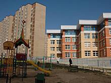 Жителей Подмосковья возмутил эротичный памятник учительнице