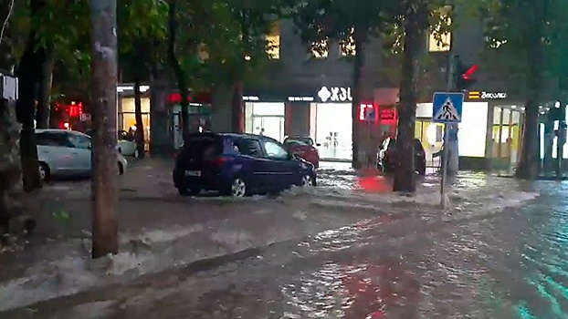 Водный мир: улицы затопленного Кутаиси попали на видео