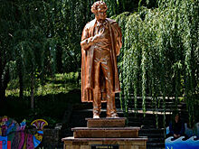 В Донецке установили необычный памятник Пушкину