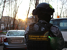 Россиянин съел бумажку в суде и схлопотал уголовку. Что это было