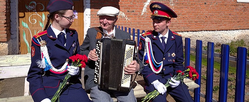 Ветерана Великой Отечественной войны с 95-летием поздравили кадеты Удмуртии