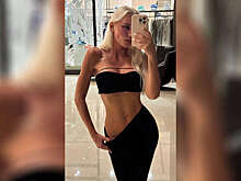 Бывшая Кокорина выложила фото в обтягивающем топе и юбке