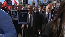 Между Путиным и Нетаньяху шел сибиряк, которому в 2007-м приснился "Бессмертный полк"