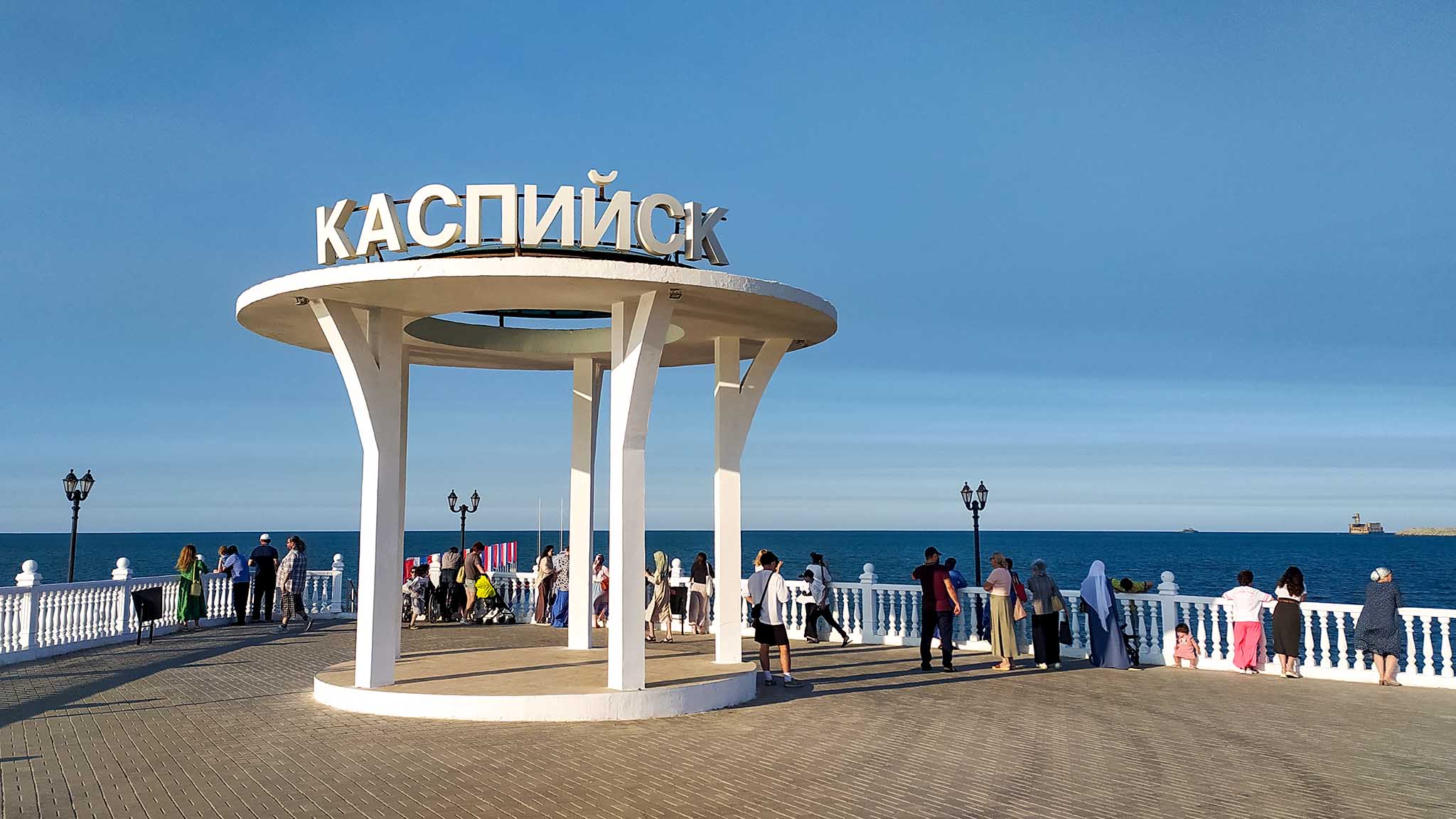 Санаторий каспий дагестан 2022. Каспийск 2023. Каспийск лето. Каспийск море пляж. Каспийск пляж.